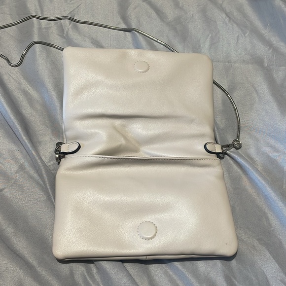 magnetic closure crossbody clutch with detachable chain - Picture 2 of 4